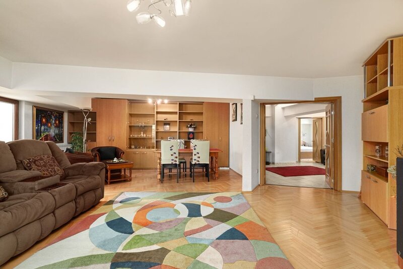 Bulevardul Unirii, apartament cu 4 camere, comision 0.