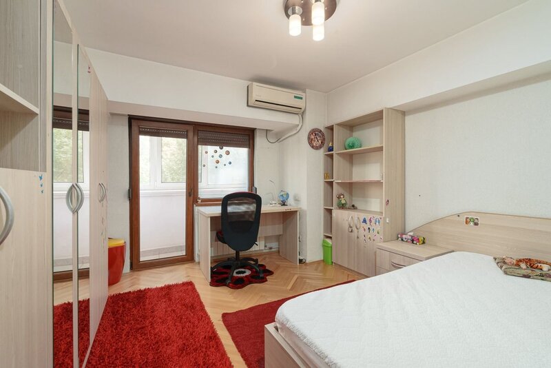 Bulevardul Unirii, apartament cu 4 camere, comision 0.